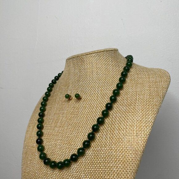 BIRK’S Nephrite Jade Beaded Necklace & Earring Set - Picture 4 of 4